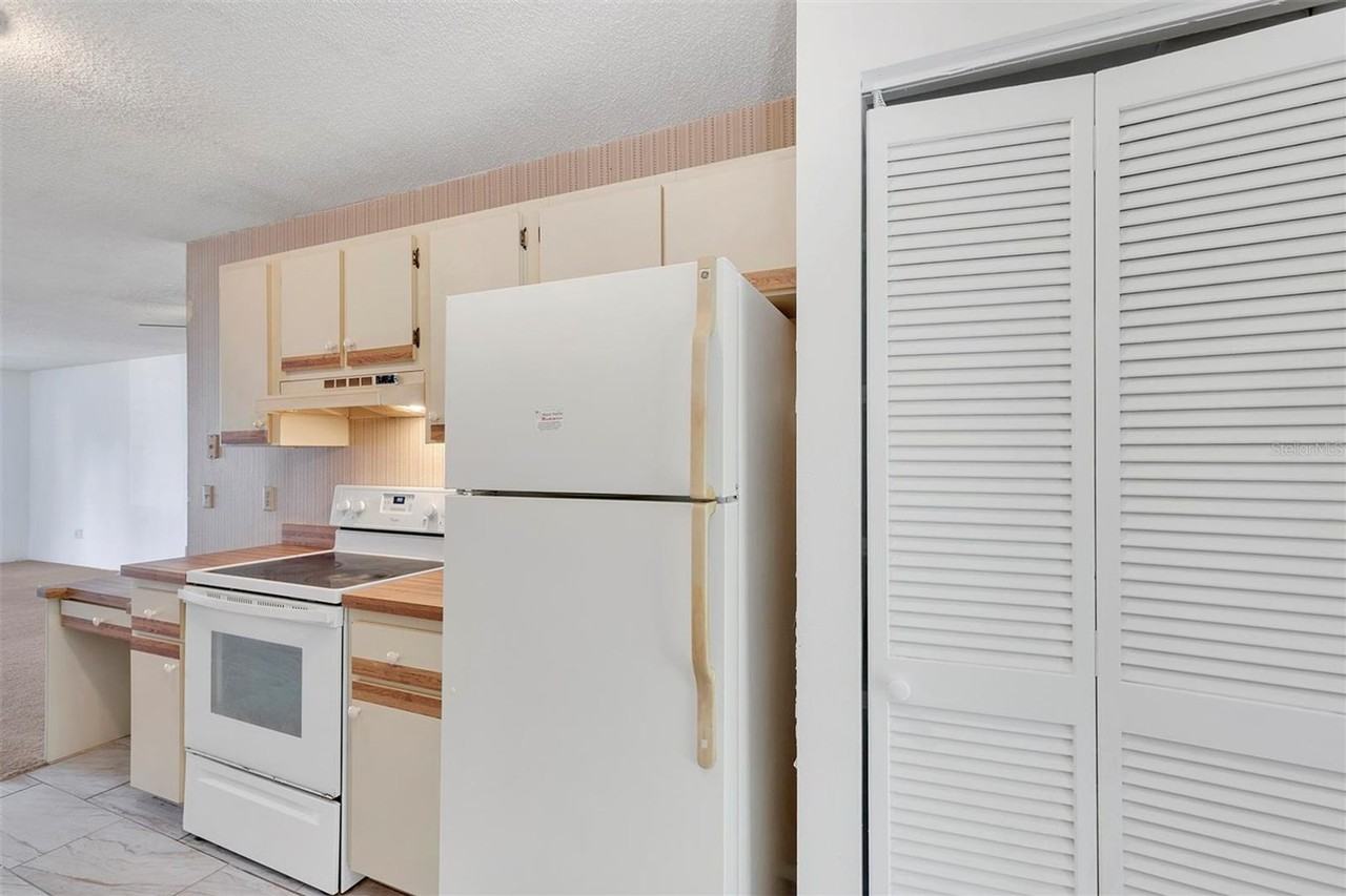 820 W Rosewood Ln - Photo 7 of 19