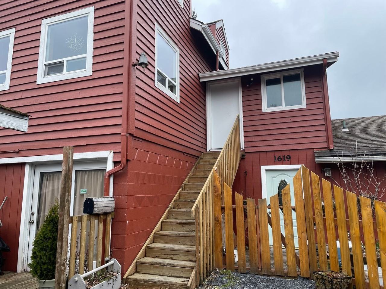 1619 Mission Rd - Photo 2 of 11