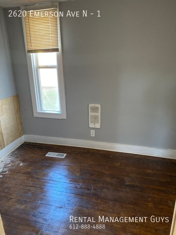2620 Emerson Ave N - Photo 4 of 14