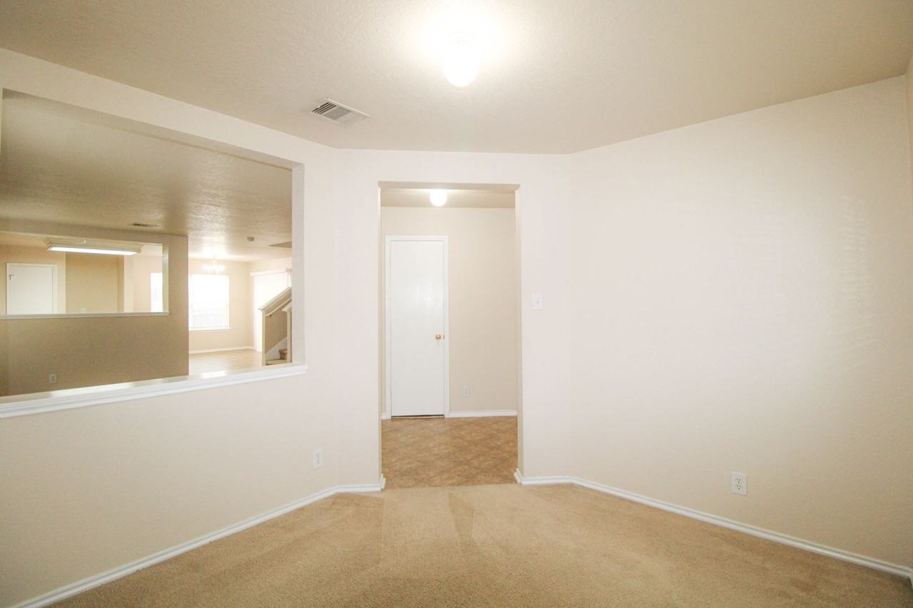 16130 Branching Oaks - Photo 6 of 39