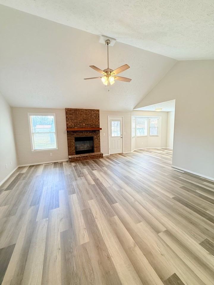 2025 S Golden Ave - Photo 4 of 24