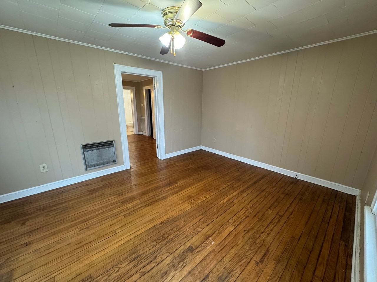 402 N 8th St - Photo 2 of 11