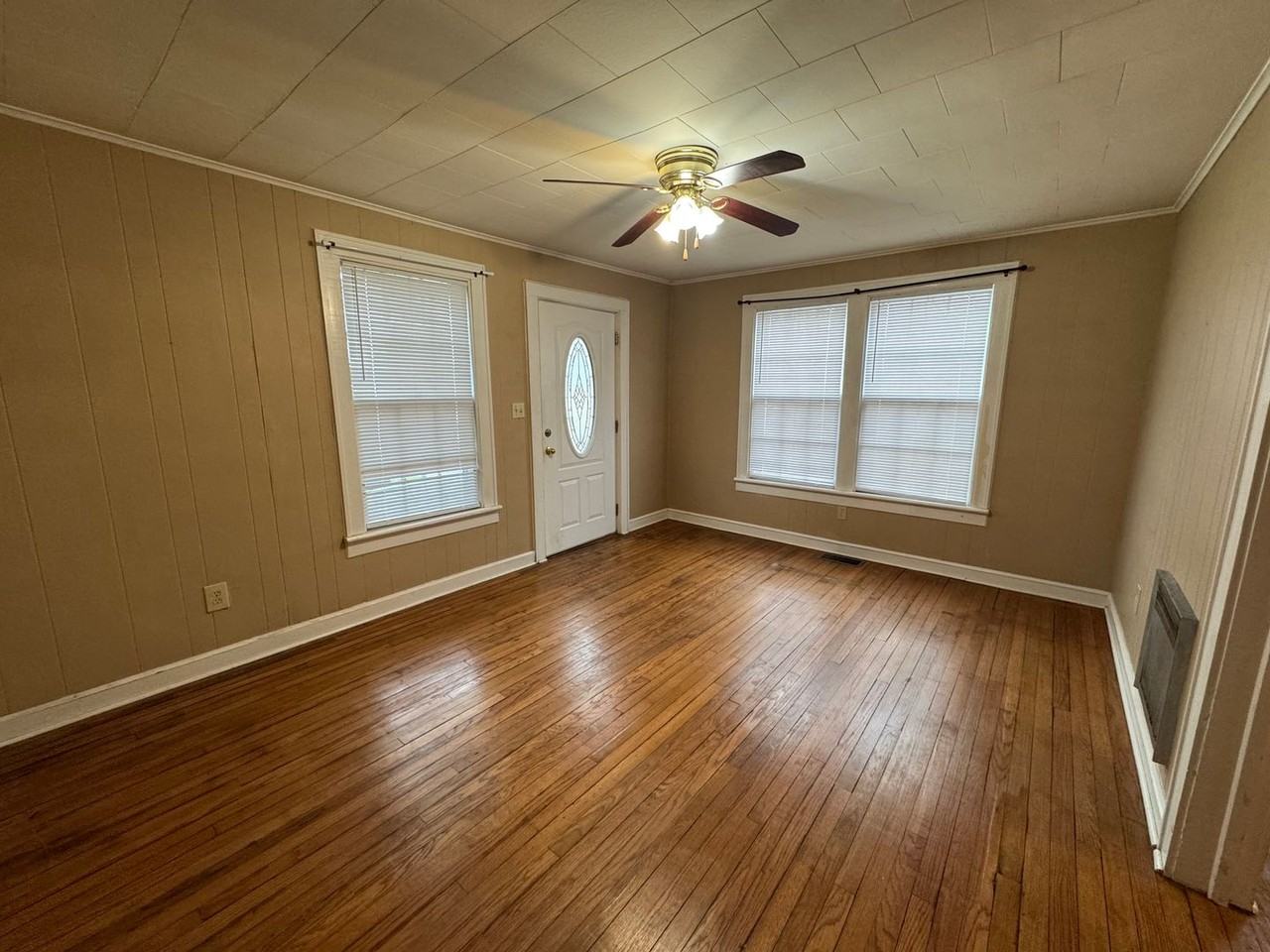 402 N 8th St - Photo 3 of 11