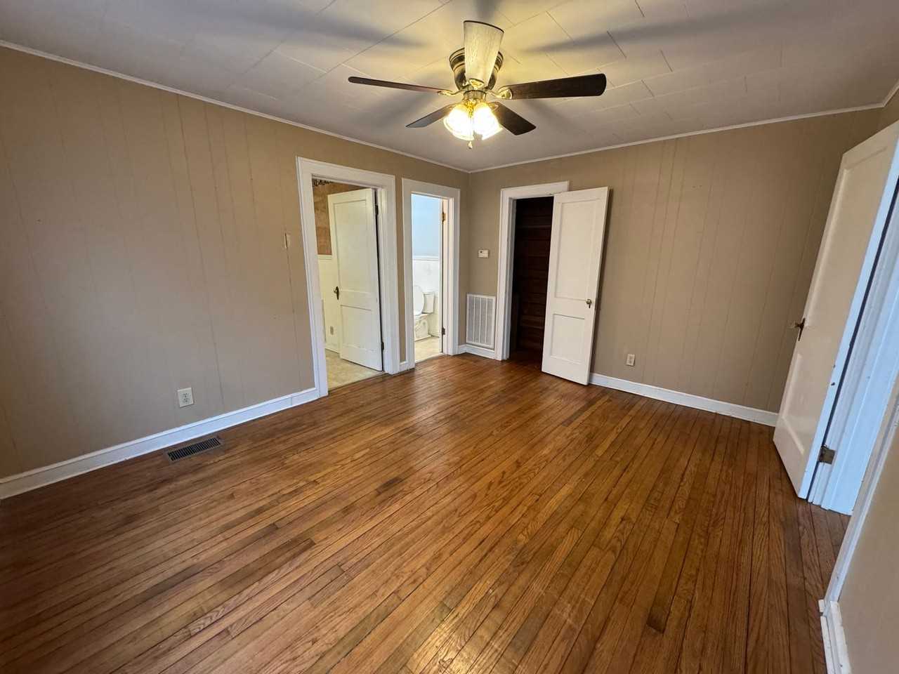 402 N 8th St - Photo 4 of 11