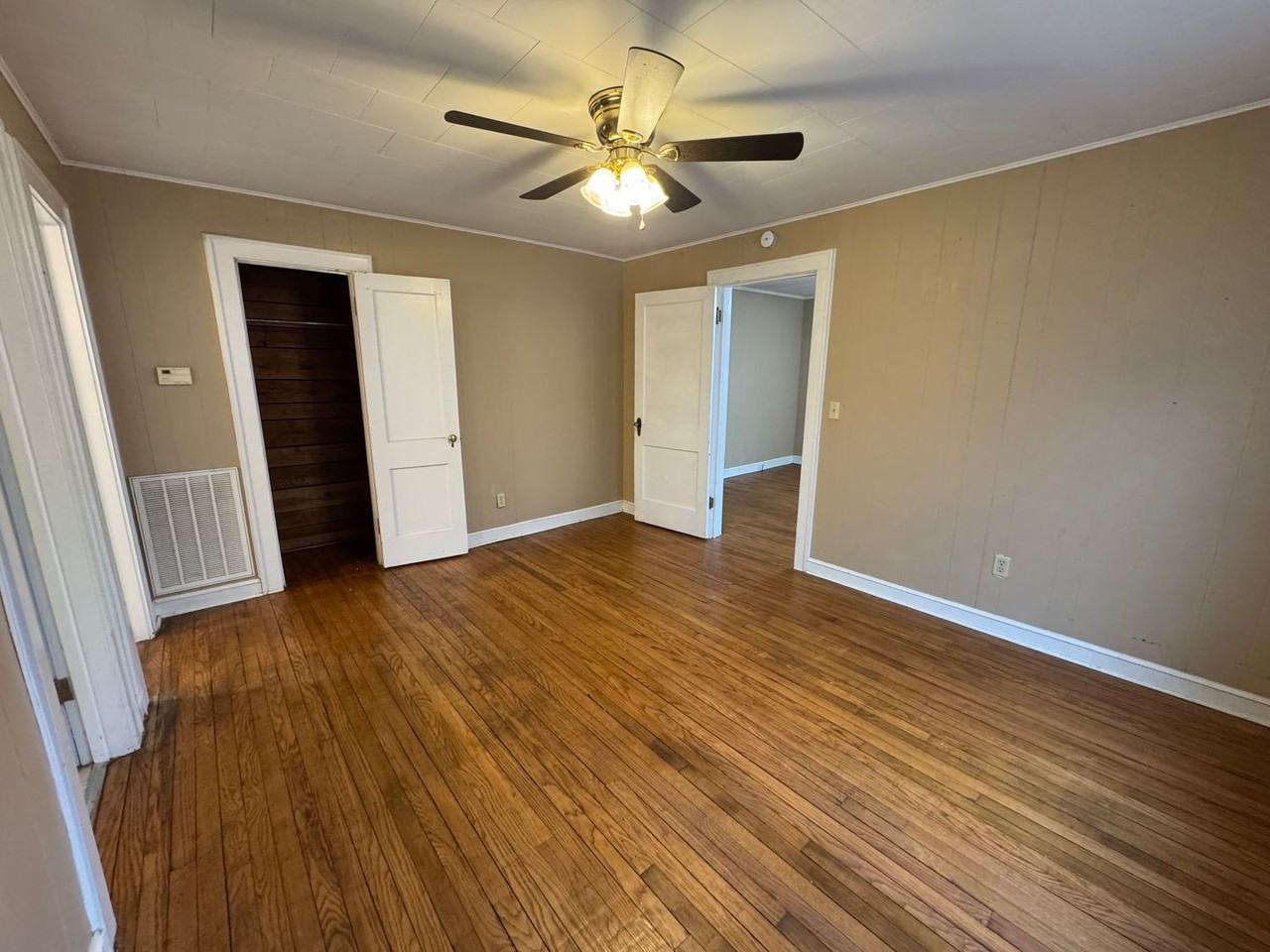 402 N 8th St - Photo 5 of 11