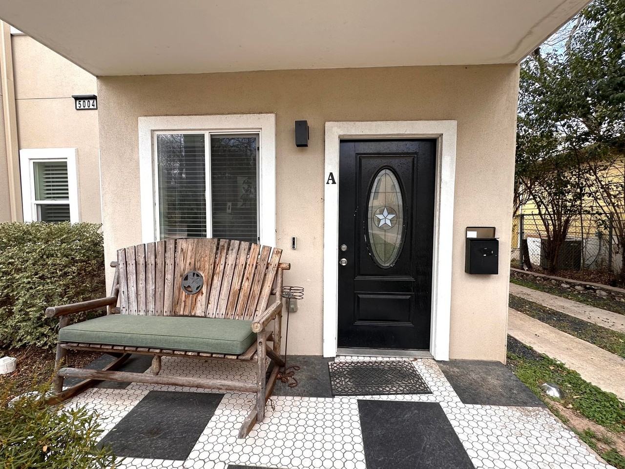 5004 Rowena Ave - Photo 4 of 24