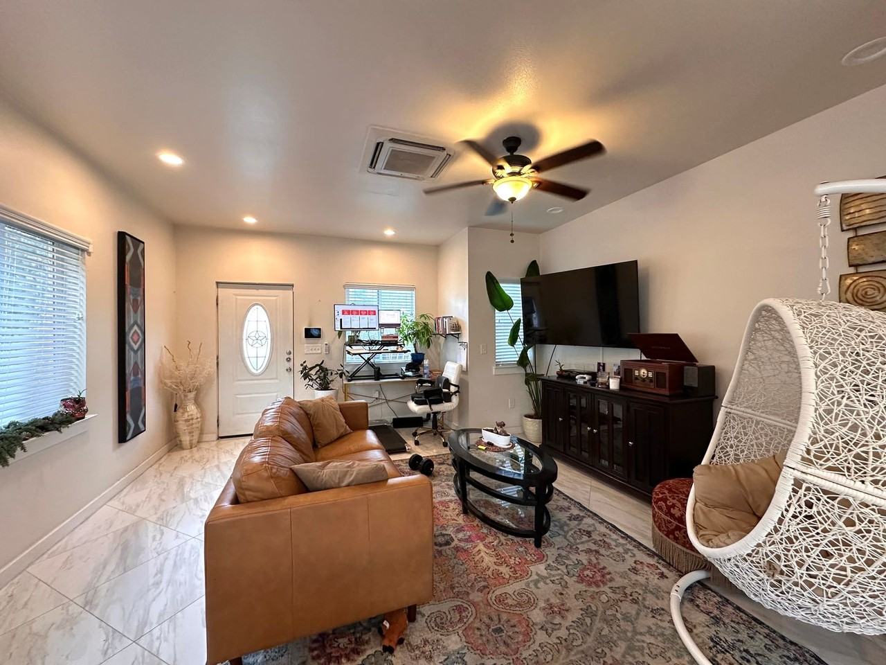 5004 Rowena Ave - Photo 6 of 24