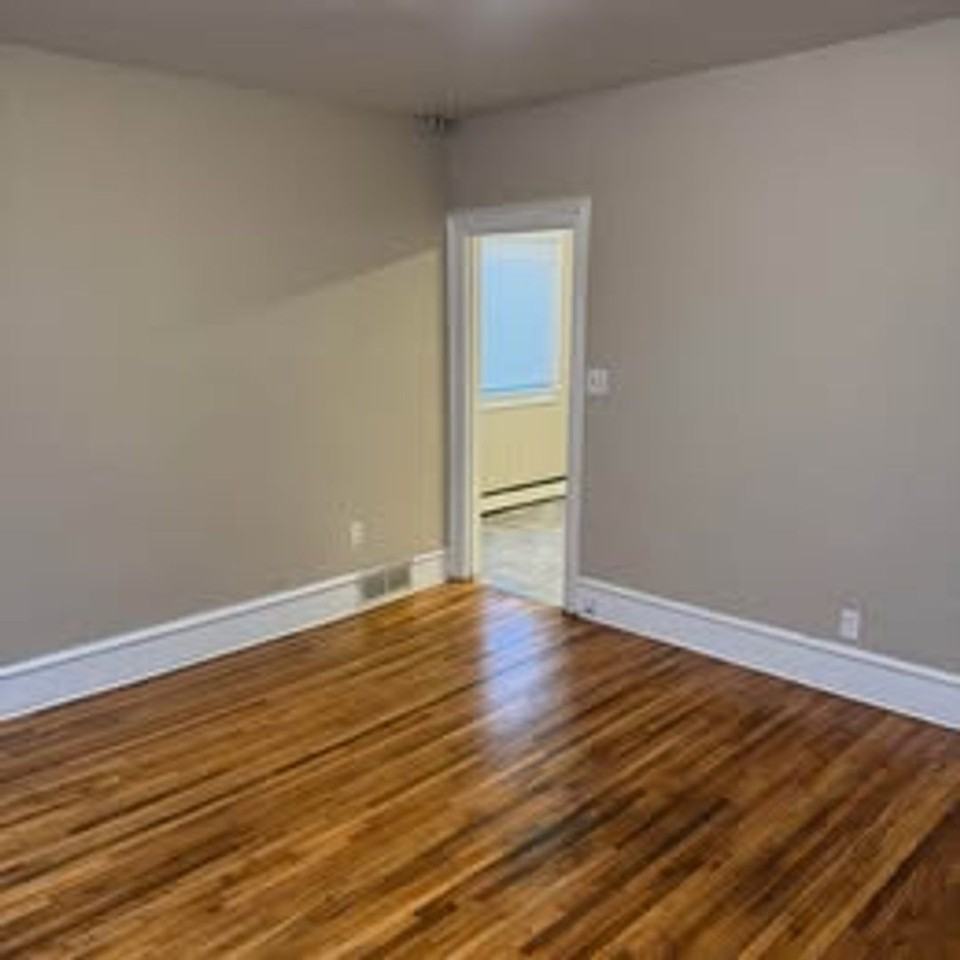 535 7th St Nw - Photo 4 of 8