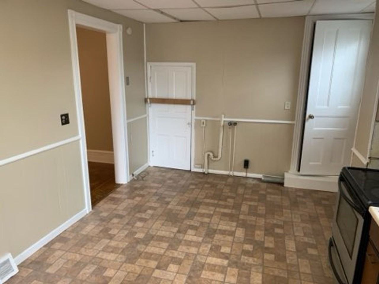 137 N 7th St - Photo 3 of 9