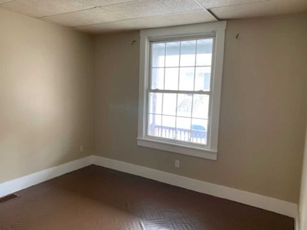 137 N 7th St - Photo 6 of 9