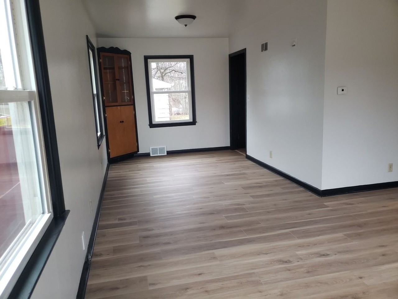 2237 W Rohr Ave - Photo 4 of 8