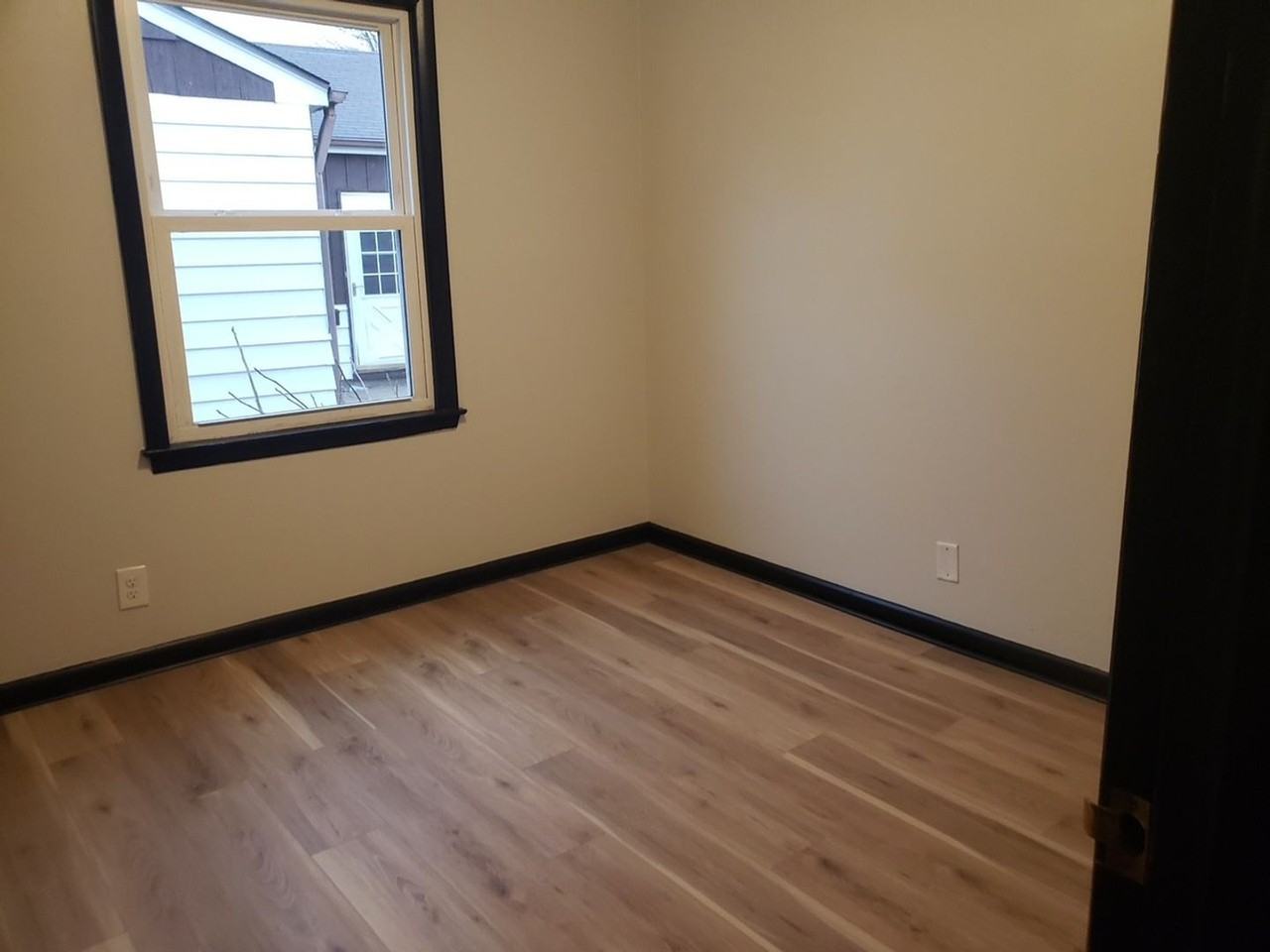 2237 W Rohr Ave - Photo 5 of 8