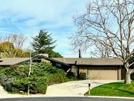 498 Kendale Rd - Photo 1 of 1