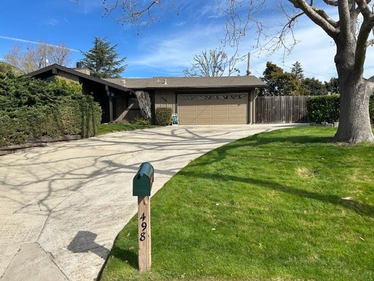 498 Kendale Rd - Photo 3 of 30