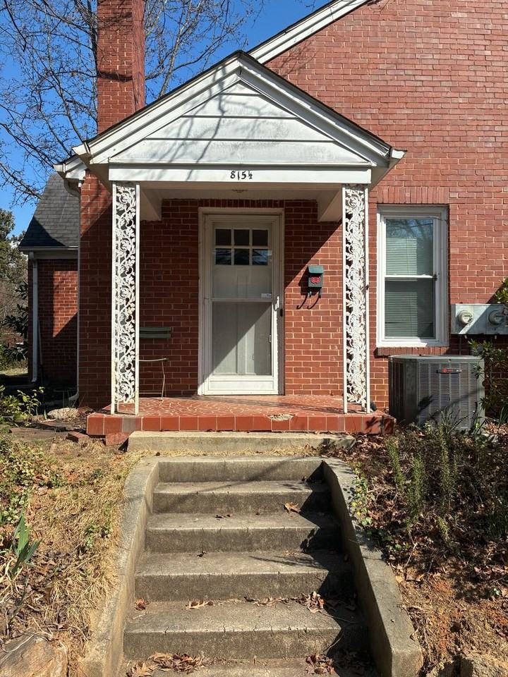 815 W Johnson St - Photo 2 of 10