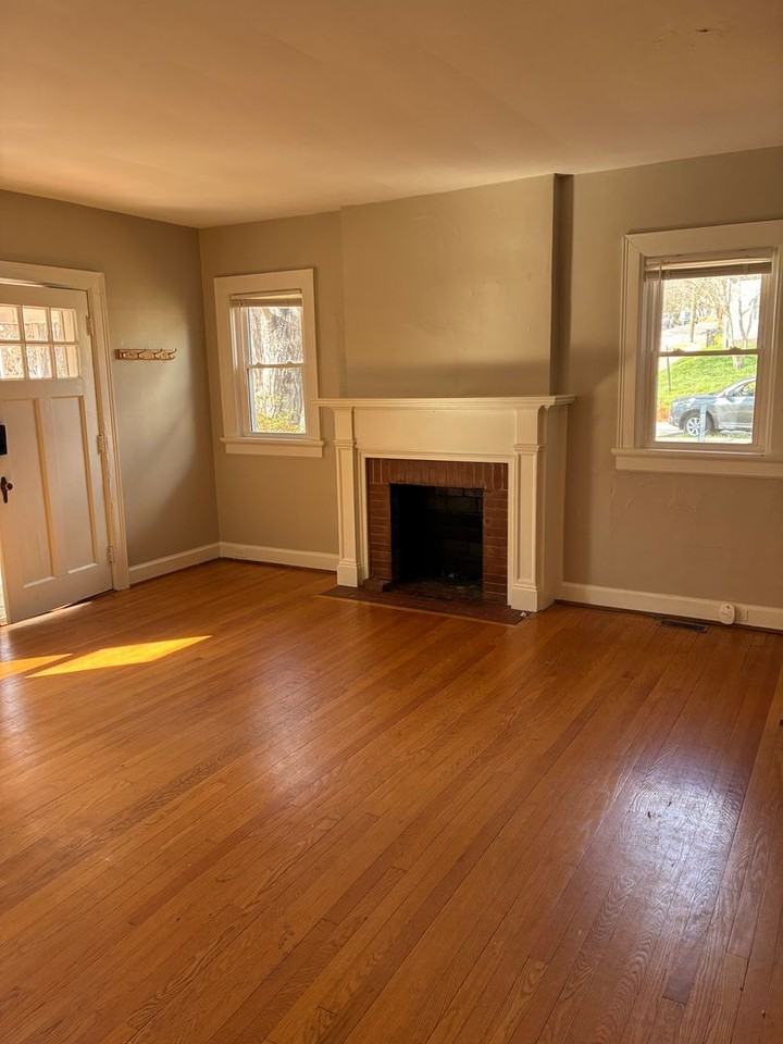 815 W Johnson St - Photo 3 of 10