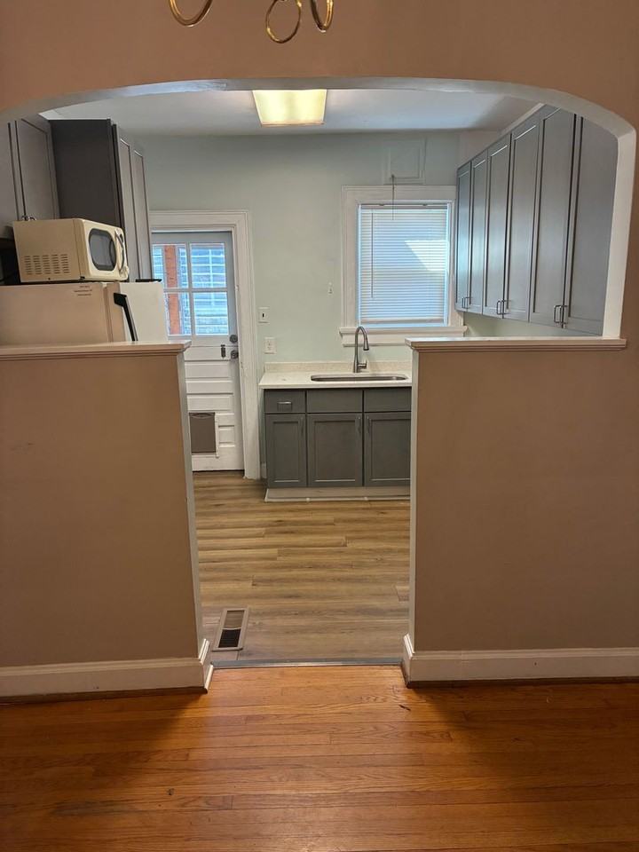 815 W Johnson St - Photo 5 of 10