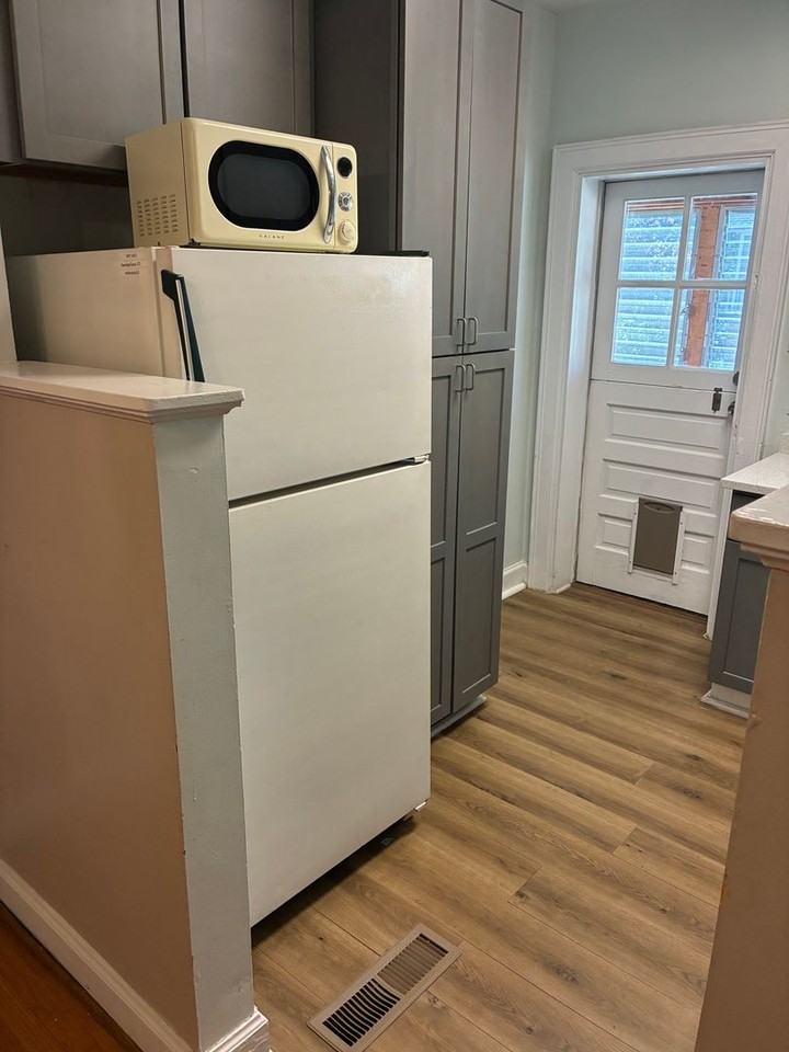 815 W Johnson St - Photo 7 of 10