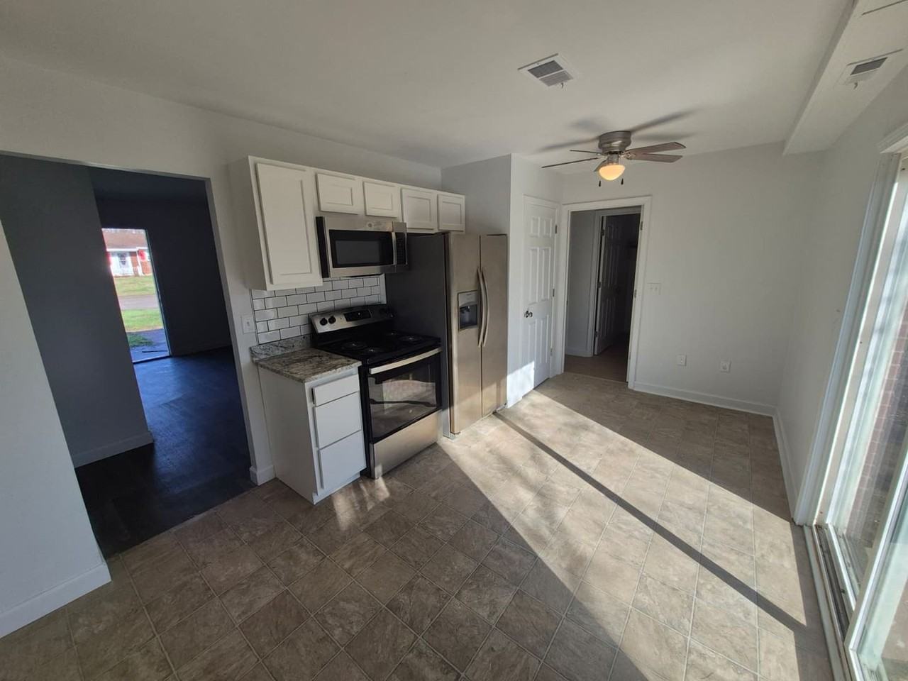 212 Saint Jude Cir - Photo 4 of 19