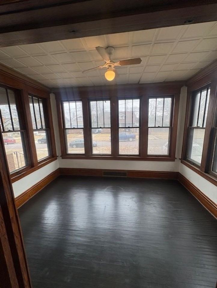 1603 1603 - 1605 N Linn St - Photo 2 of 10