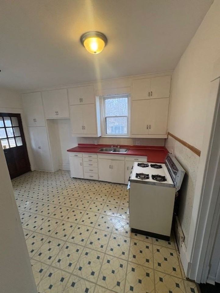 1603 1603 - 1605 N Linn St - Photo 4 of 10