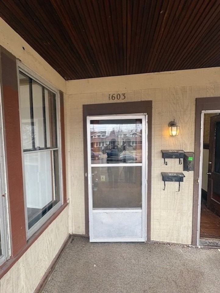 1603 1603 - 1605 N Linn St - Photo 6 of 10
