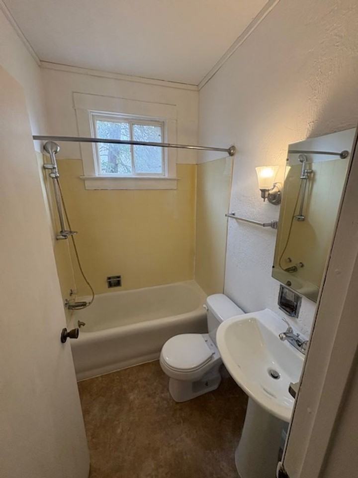 1603 1603 - 1605 N Linn St - Photo 7 of 10