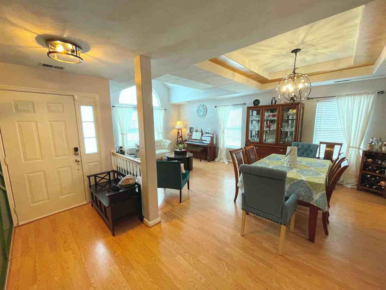 5424 Port Royal Dr - Photo 3 of 38