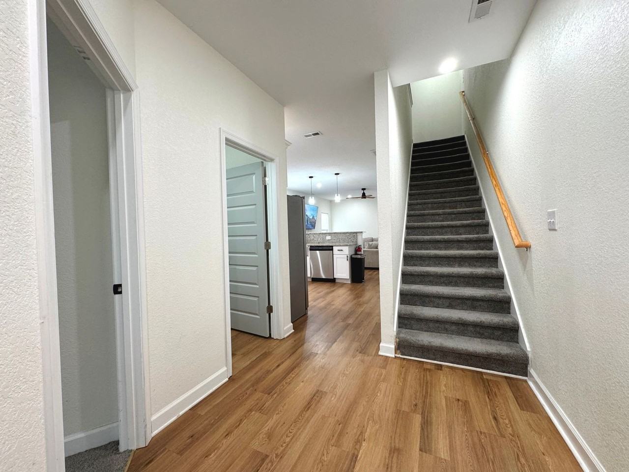 126 Riverview Ave - Photo 4 of 31