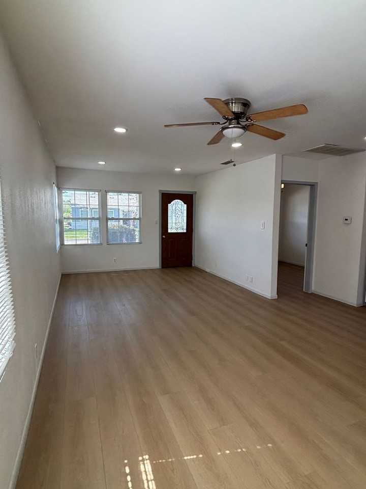 5502 Autry Ave - Photo 6 of 28