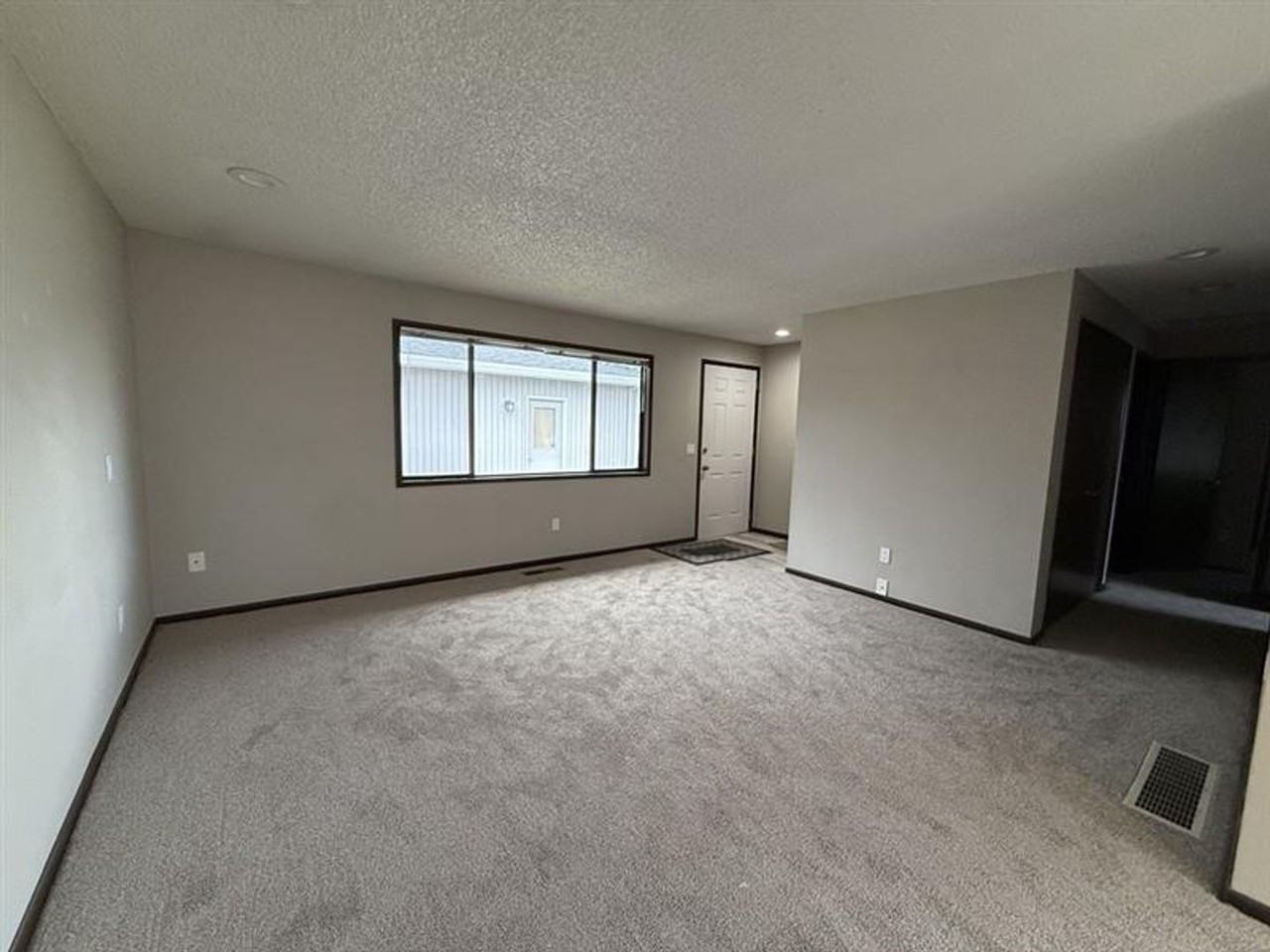 18807 Sw Butternut St - Photo 2 of 9