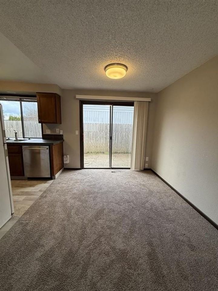 18807 Sw Butternut St - Photo 4 of 9