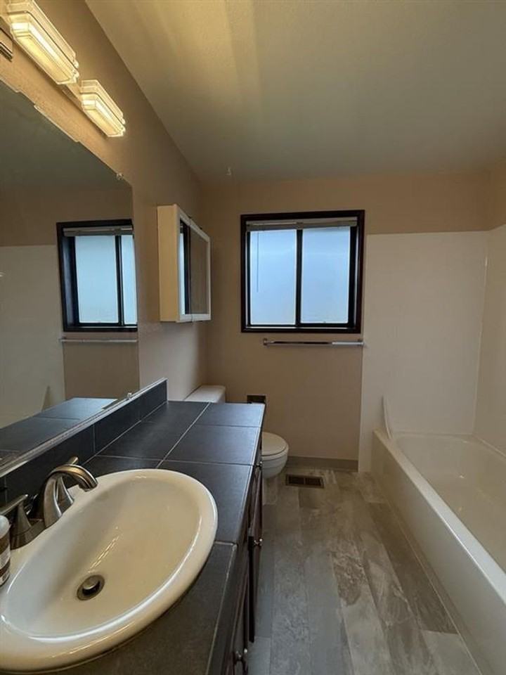 18807 Sw Butternut St - Photo 6 of 9