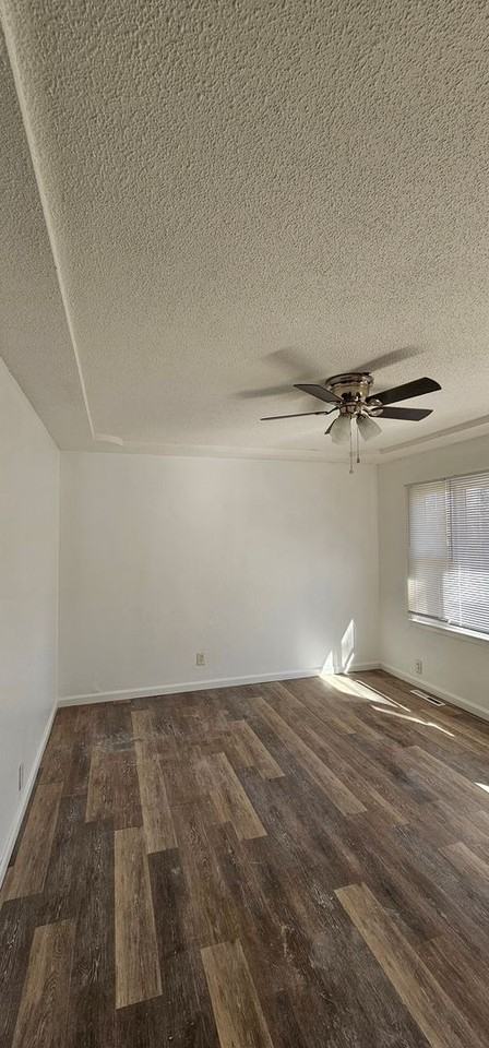 10716 Bennington Ave - Photo 3 of 25