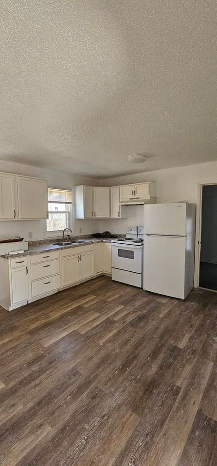 10716 Bennington Ave - Photo 5 of 25