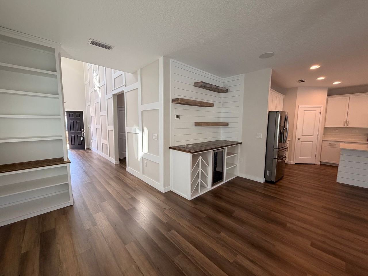 690 Windermere Way - Photo 4 of 26