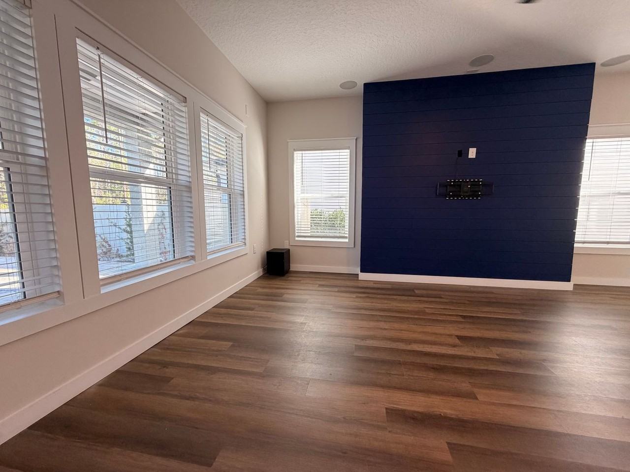 690 Windermere Way - Photo 7 of 26