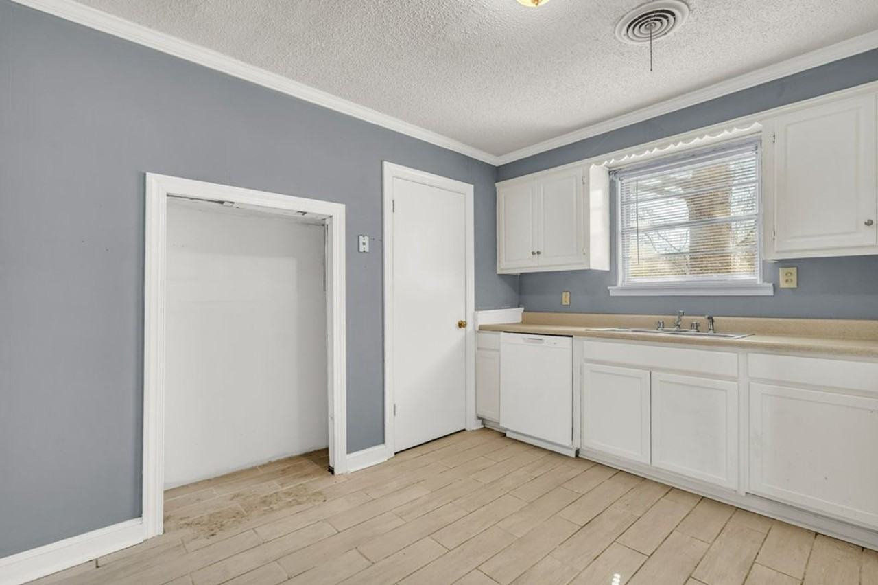 2303 Lafayette St - Photo 7 of 19