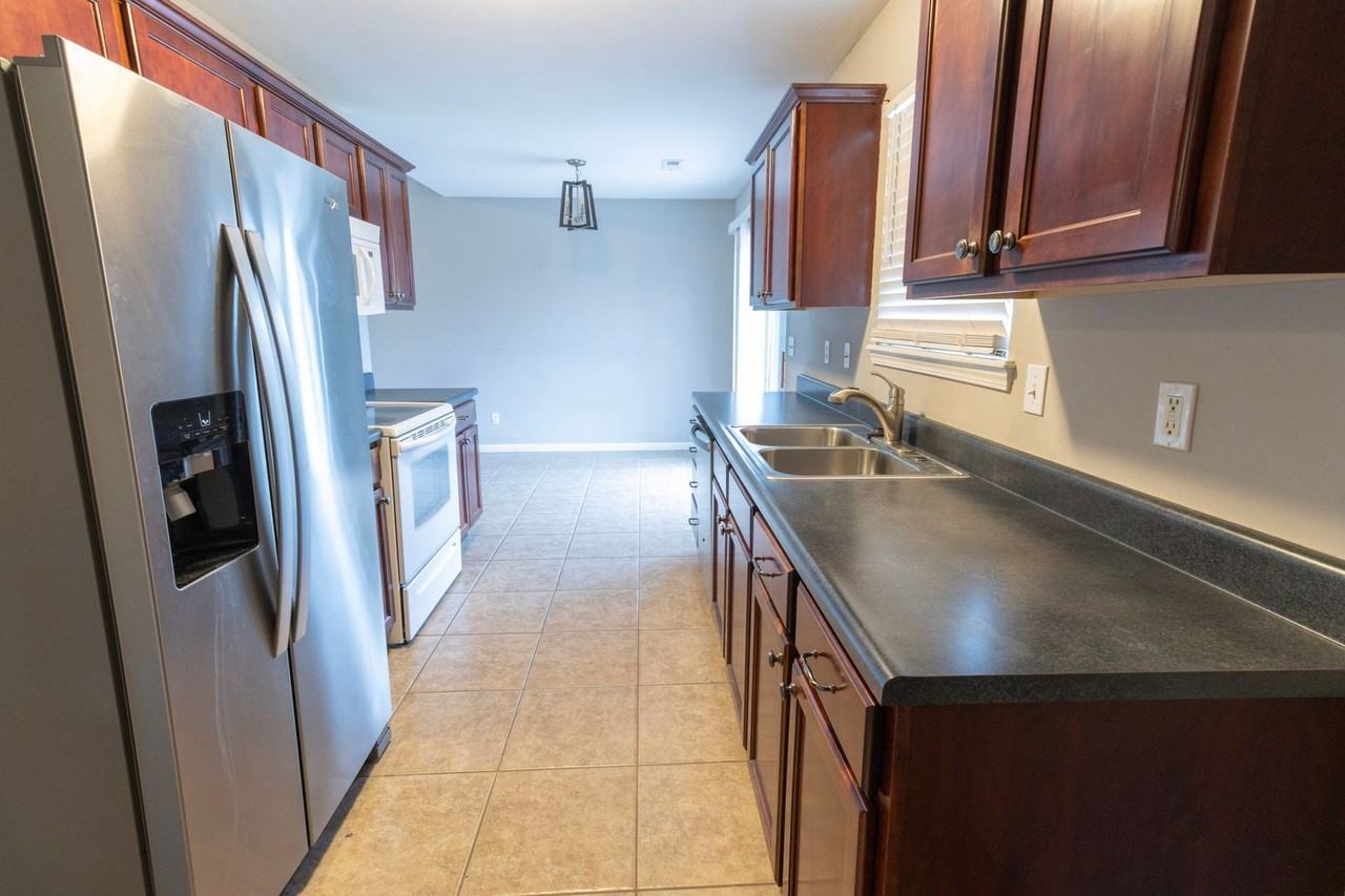 3303 Crow Ct - Photo 5 of 17