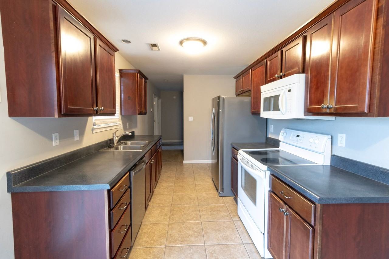 3303 Crow Ct - Photo 6 of 17