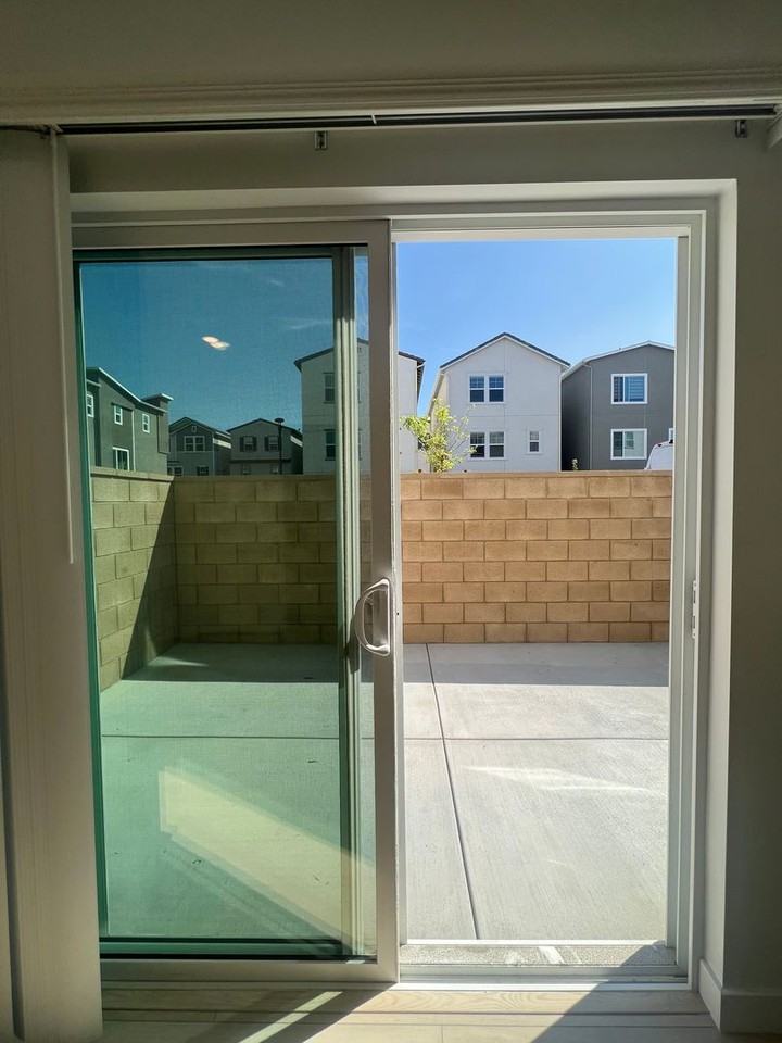 2536 Stage St - Photo 4 of 26