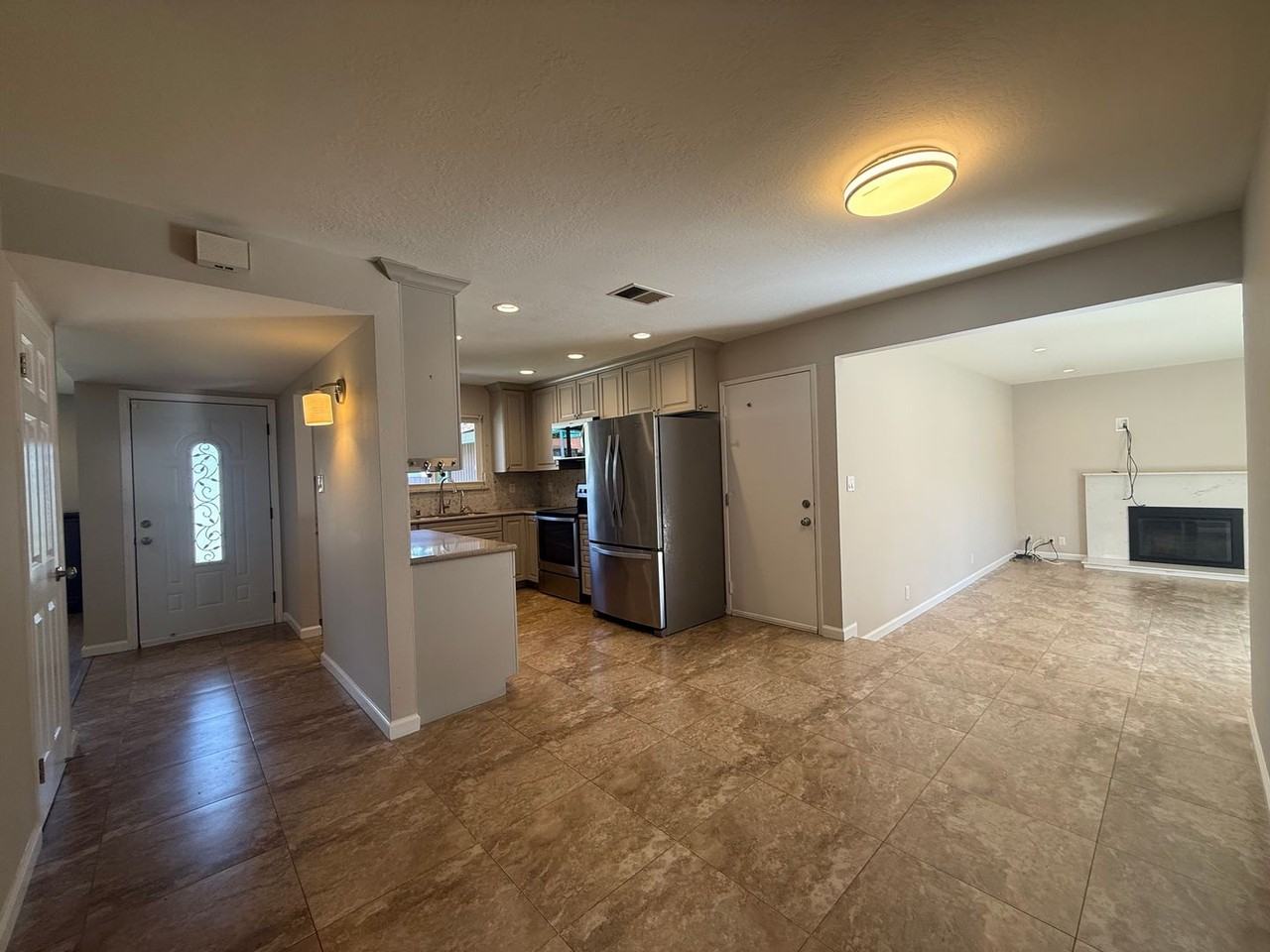 1933 Grosvenor Dr - Photo 3 of 23