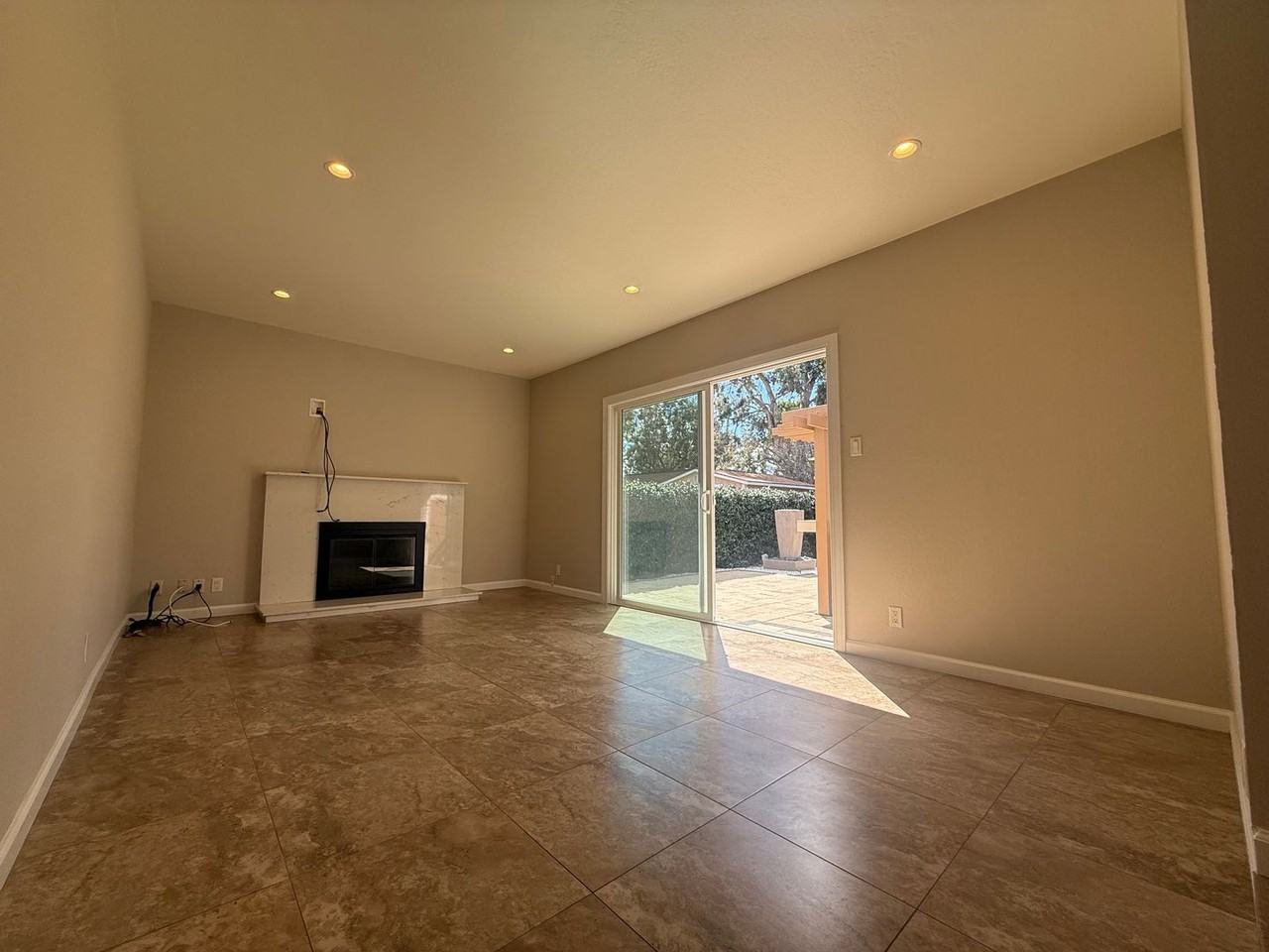 1933 Grosvenor Dr - Photo 5 of 23