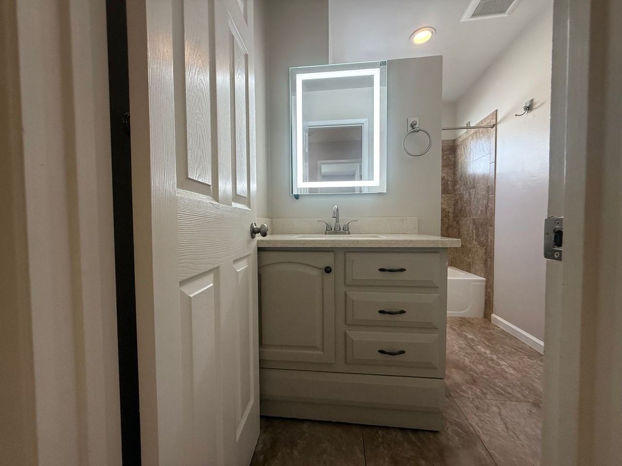 1933 Grosvenor Dr - Photo 7 of 23