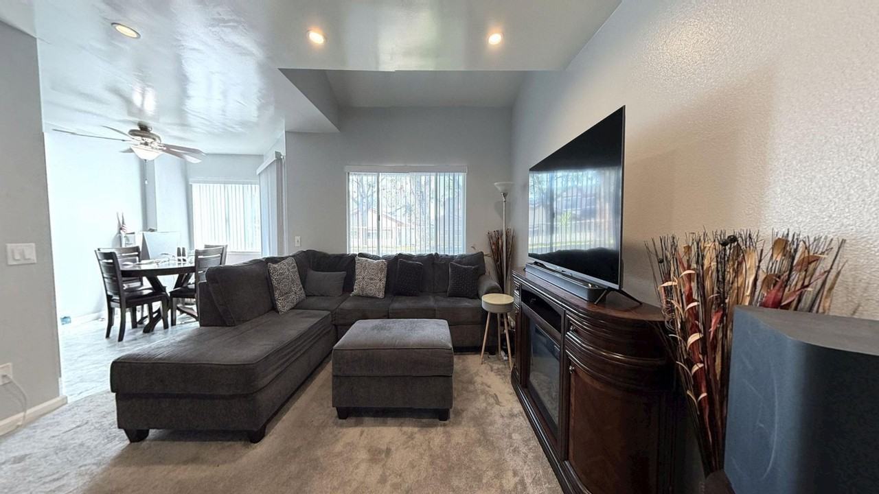 831 Carlton Privado - Photo 4 of 19