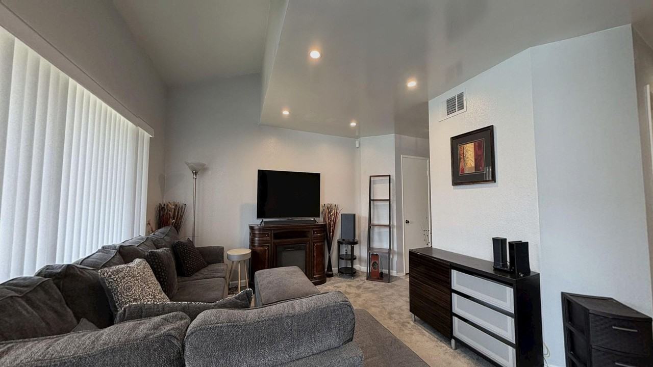 831 Carlton Privado - Photo 6 of 19