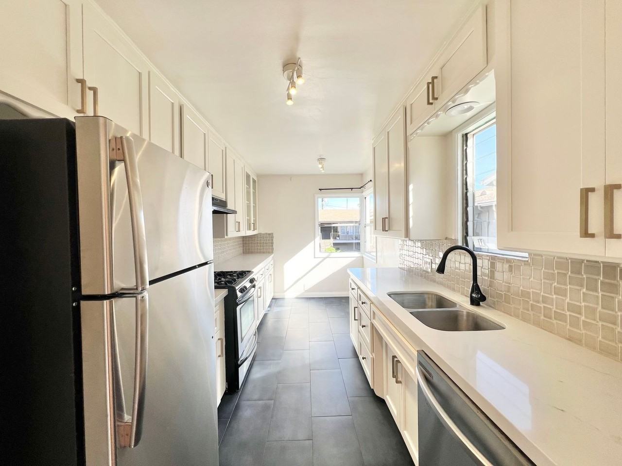 1575 E Appleton St - Photo 3 of 14