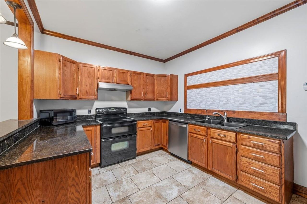 20 W 52nd St - Photo 4 of 27