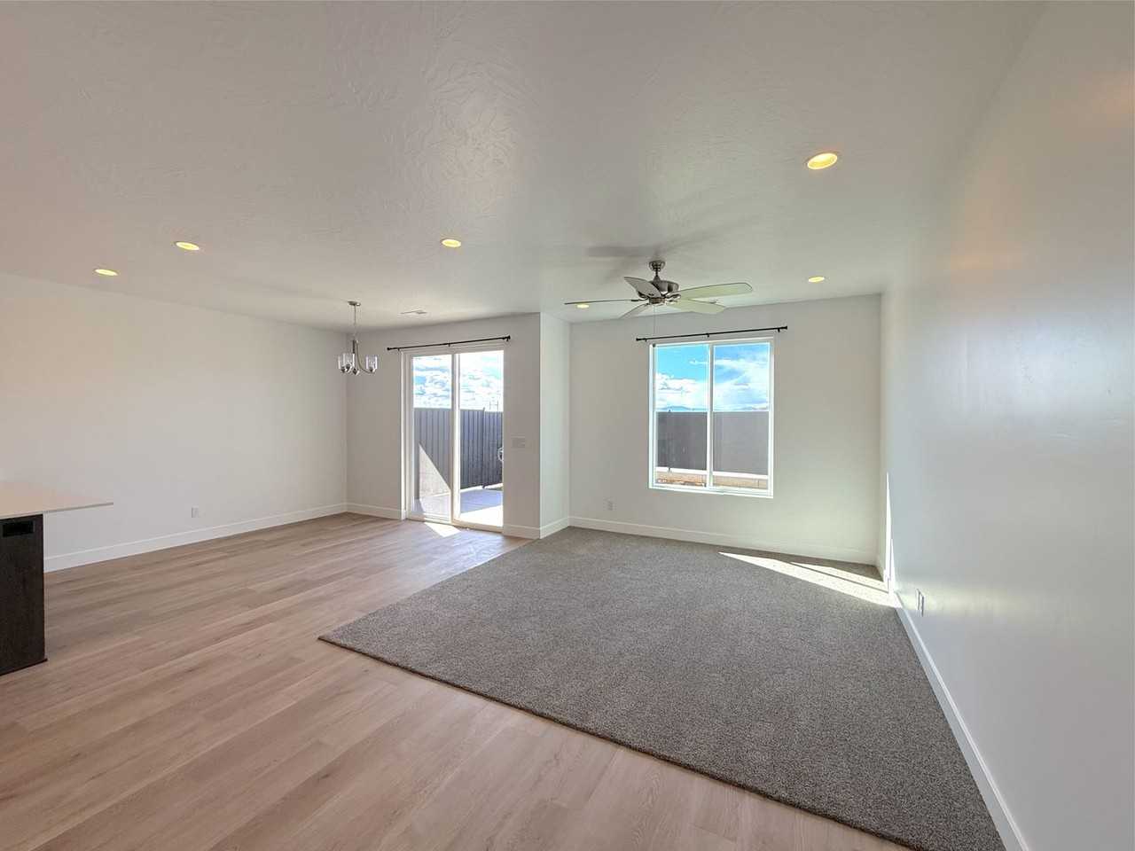 335 N 3210 W - Photo 4 of 26