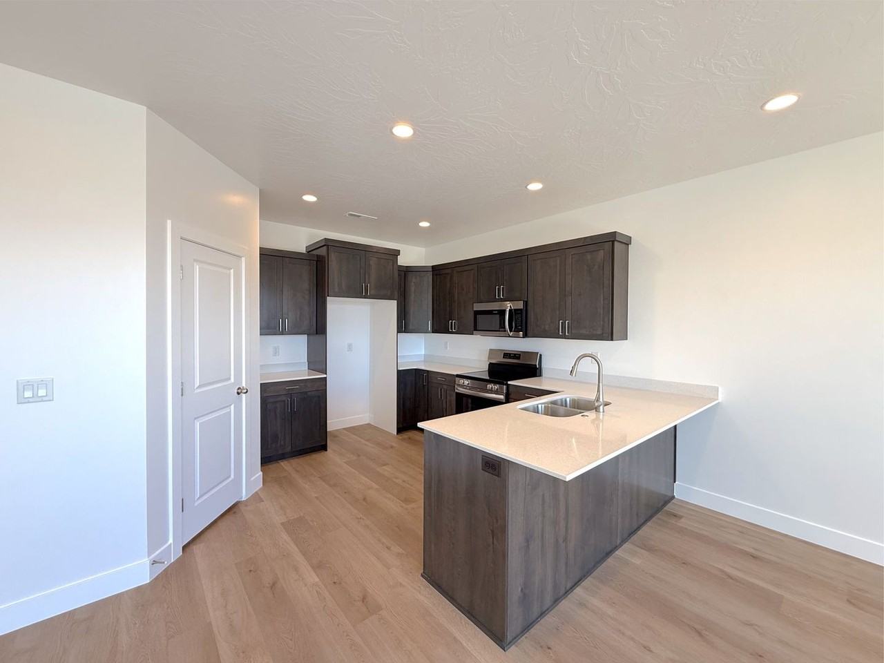 335 N 3210 W - Photo 5 of 26